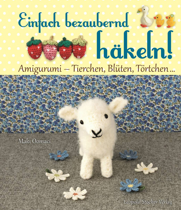 Cover des Buches 'Einfach bezaubernd häkeln' mit einem gehälkten Lämmchen von kleinen Blumen umgeben