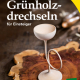 Cover des Buches 'Grünholzdrechseln' mit einer gedrechselten Figur auf einem Baumstumpf