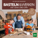 Cover des Buches 'Basteln & Werken mit Oma und Opa' mit einem älteren Mann und zwei Kindern beim Basteln in einer Werkstatt