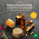 Cover des Buches 'Naturkosmetik aus Kräutern im Jahreslauf' mit verschiedenen Utensilien, u.a. Fläschchen und Tiegel, für die Herstellung von Naturkosmetik