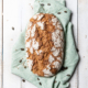 Ein Laib Bergsteigerbrot auf einer grünen Serviette