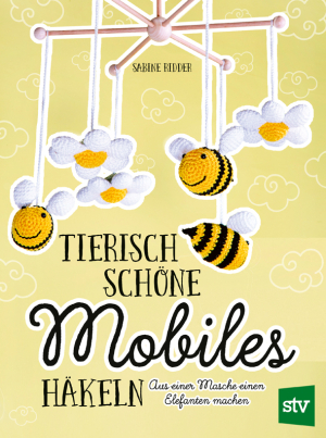 Cover des Buches 'Tierisch schöne Mobiles häkeln' mit einem gehäkelten Bienen-Mobile