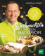 Cover des Buches 'Weihnachten mit dem Backprofi' mit einem Portrait des Autors Ofner, der Kekse und anderes Weihnachtsgebäck auf Tellern in den Händen hält