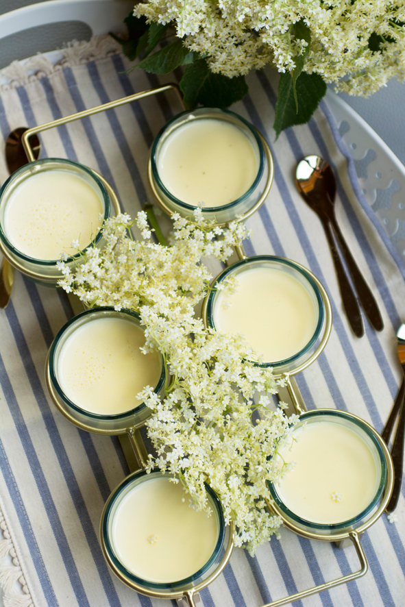 Holunderblüten-Panna Cotta - Rezept - Stocker-Verlag