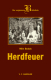 Cover des Buches 'Herdfeuer' mit einer alten schwarz-weiß Zeichnung von Menschen, die um eine Kochstelle im Haus sitzen