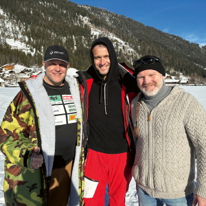 Abbildung von Franz Müllner (links), Dr. Markus Rogan (Mitte), sowie Autor Markus Schimpl (rechts)