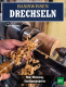 Cover des Buches 'Basiswissen Drechseln' mit Darstellung einer Arbeit an einer Drechselmaschine