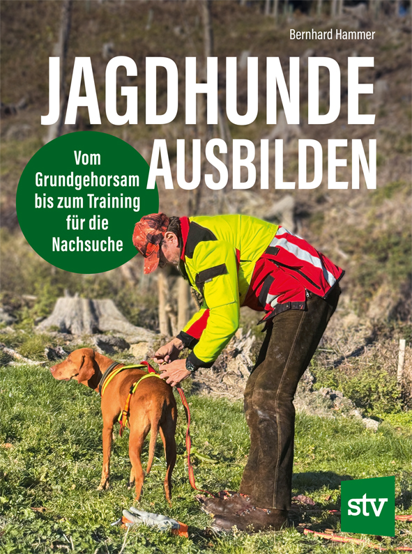 Cover des Buches "Jagdhunde ausbilden" mit einem Mann in Jagdkleidung der einem Hund eine Leine anlegt